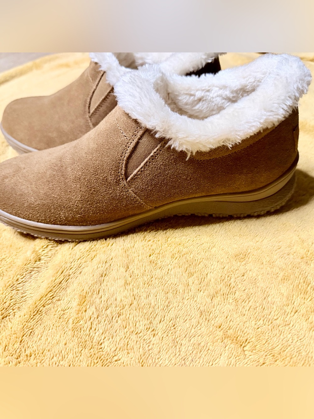 ARV$93 Minnetonka SZ 9 Boots / Bootie Women suede